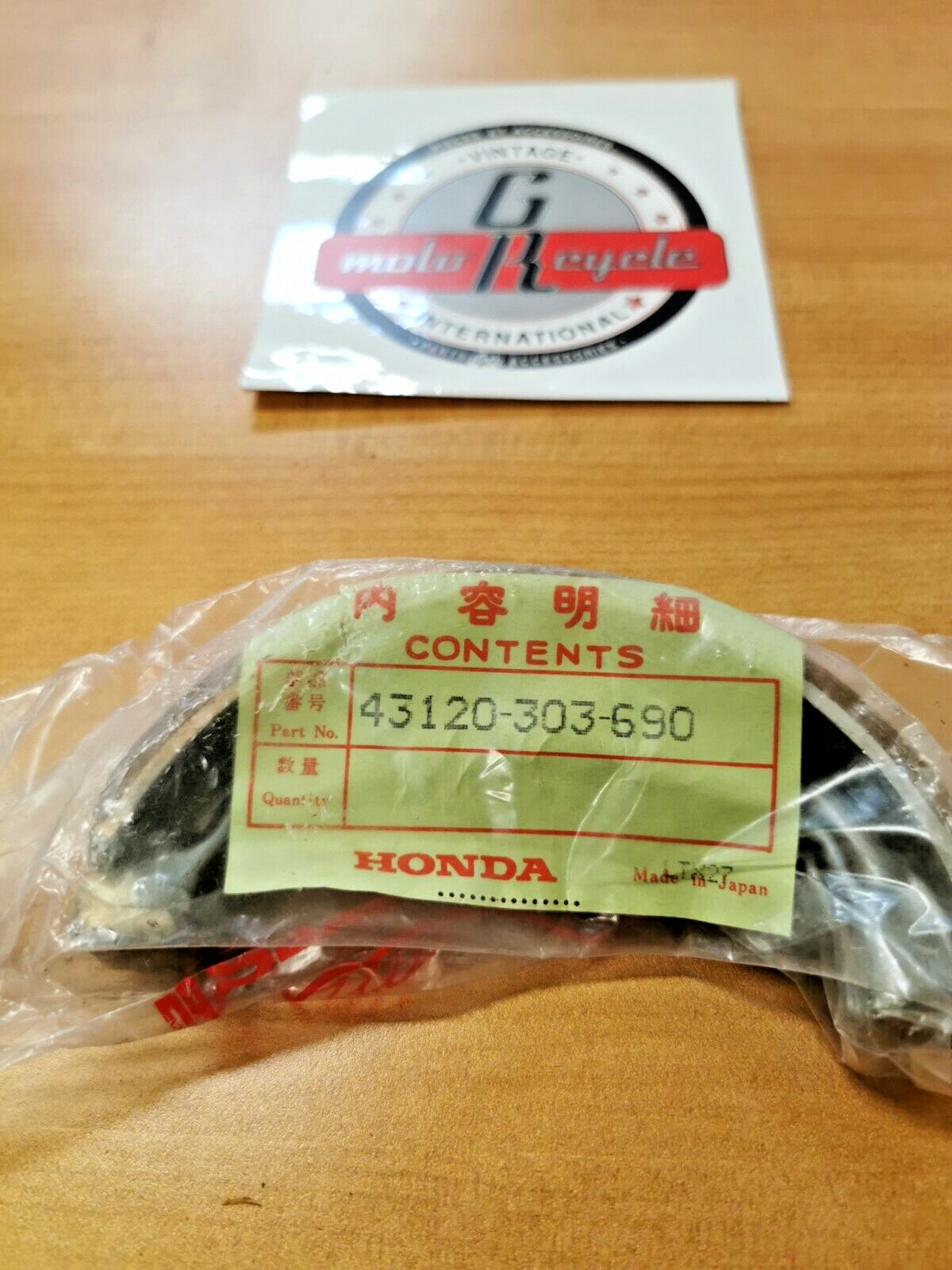 NOS HONDA CD125  CD175  1971 - 1978   REAR BRAKE SHOES   43120-303-305 H23