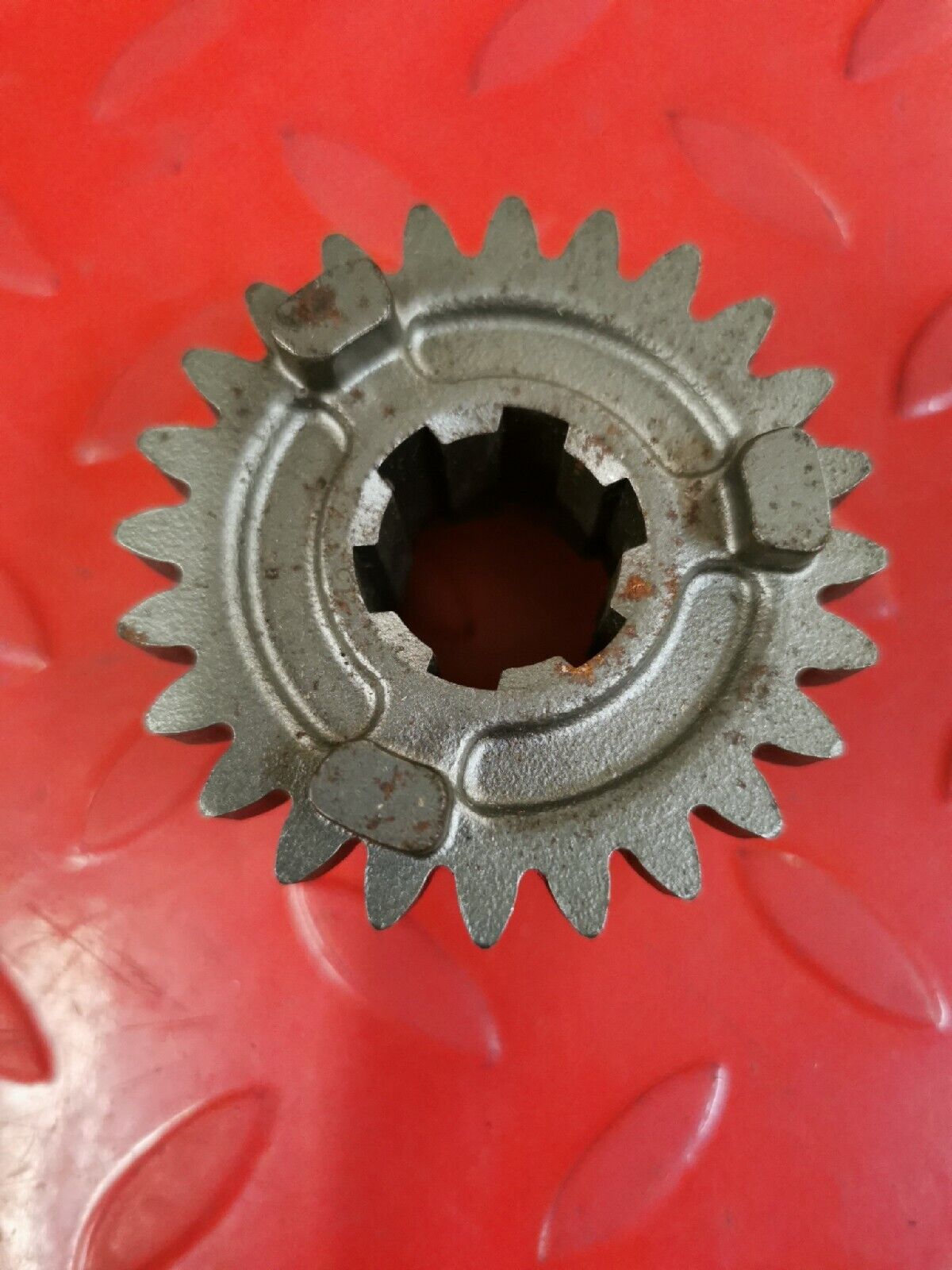 NOS HONDA VT700C VF750S  GEAR  MAINSHAFT SECOND THIRD 21T/24T 23431-MB0-010 H38