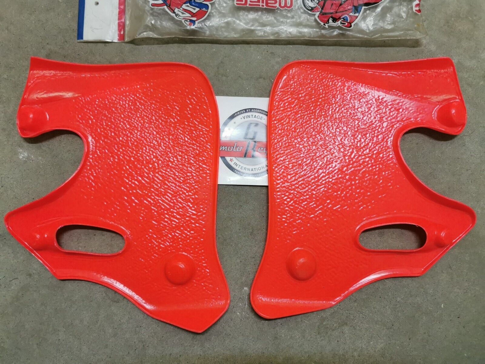 NOS MAIER HONDA CR125R CR250R  FUEL TANK RADIATOR SCOOPS SHROUD RED Kit J42