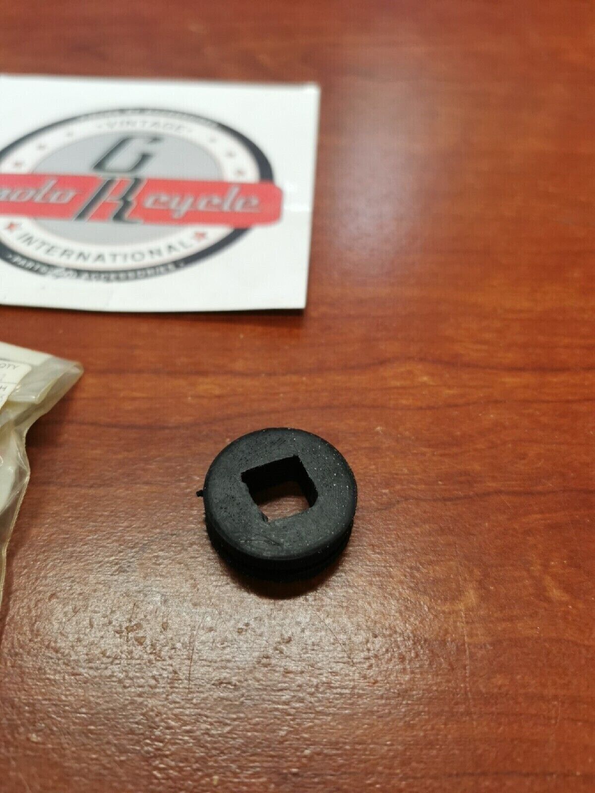 NOS Yamaha HEADLIGHT DAMPER 584-84345-60-00 Y69