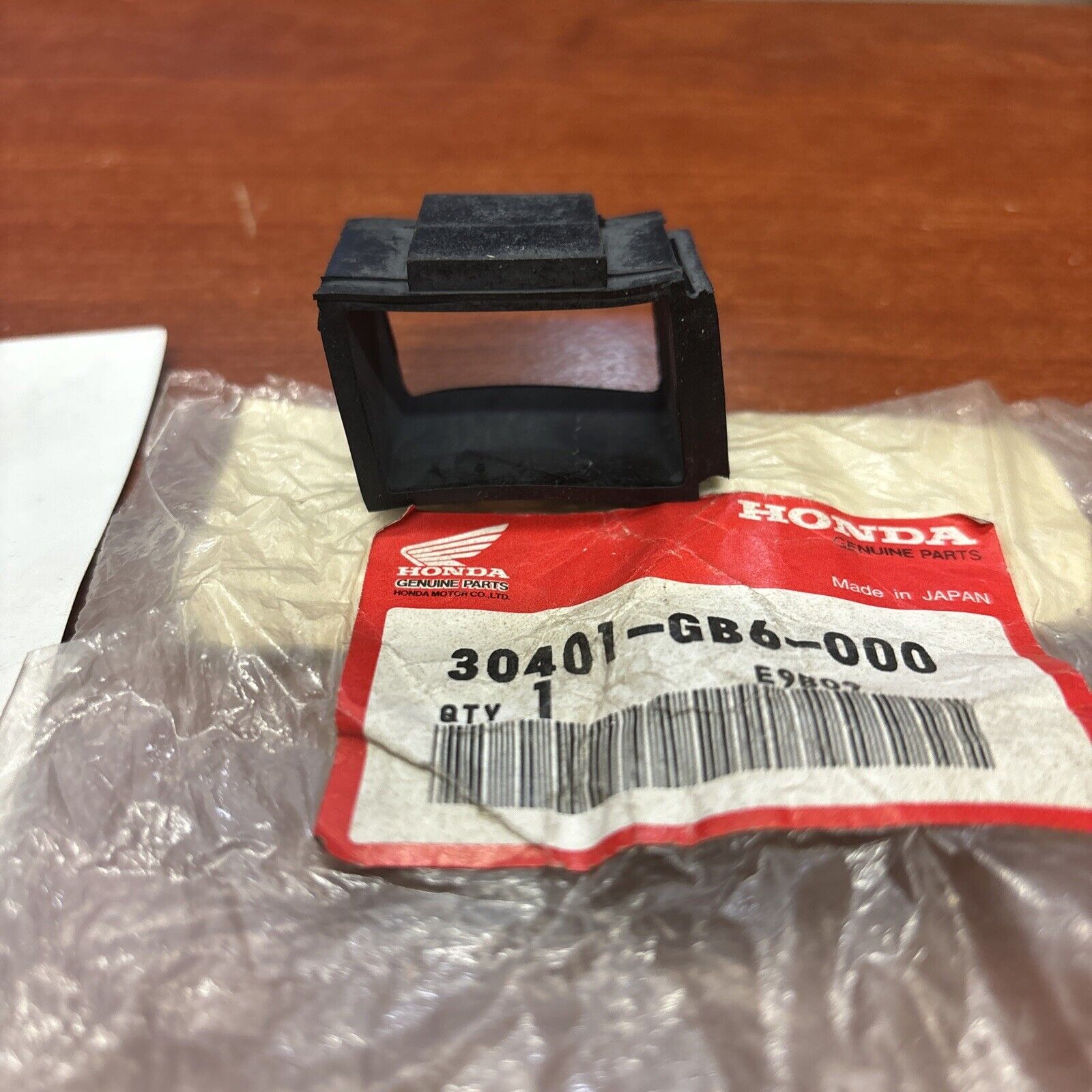 NOS Honda GL1500 TRX300 CH80 CDI CUSHION 30401-GB6-000 H165