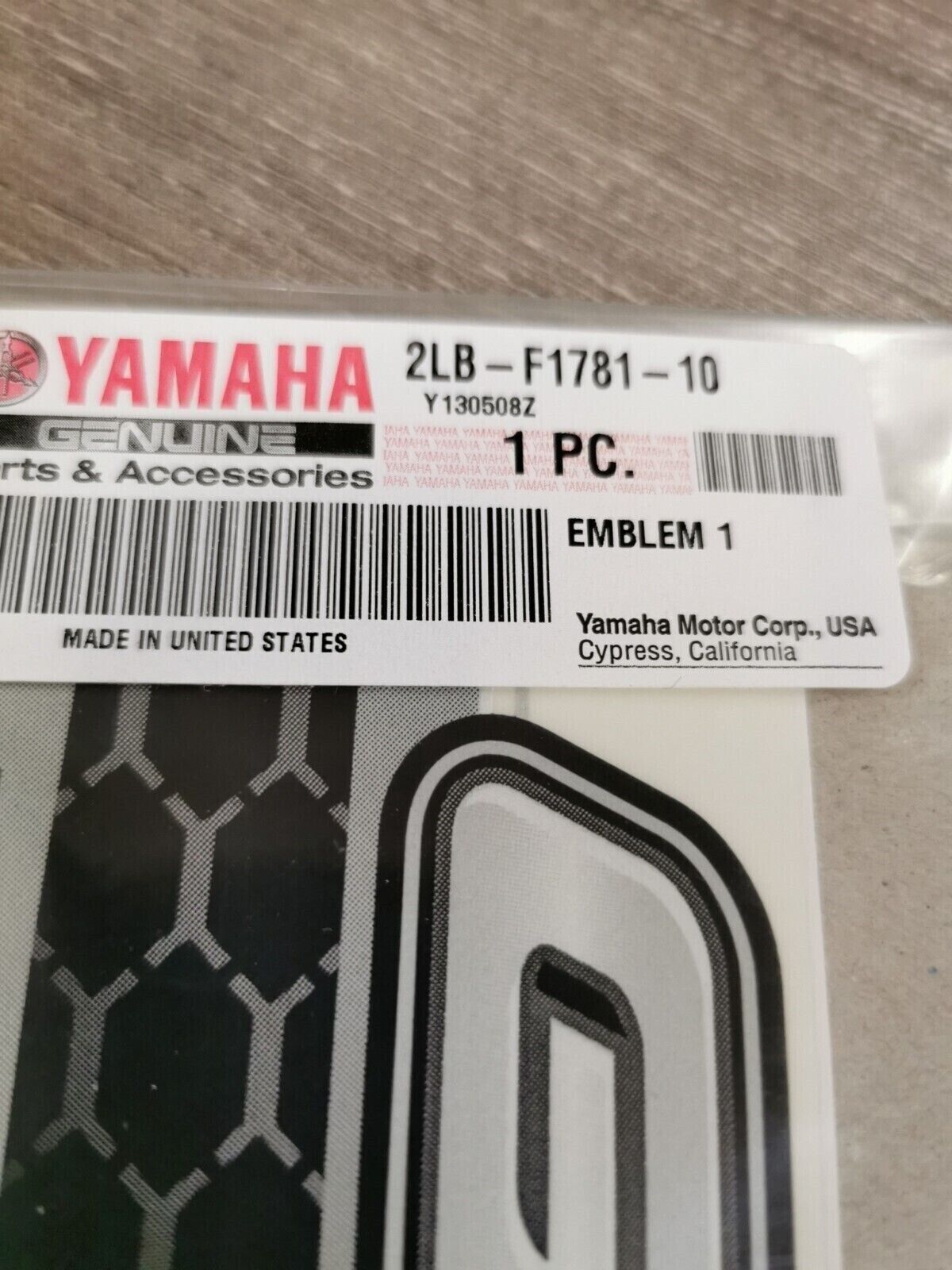 NOS YAMAHA GRIZZLY 550 EMLEM 1    2LB-F1781-10-00  Y49