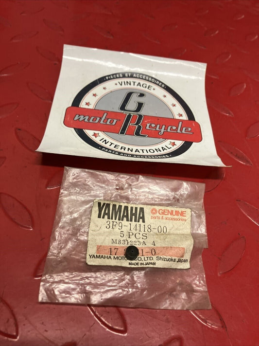 NOS YAMAHA PLUG 3F9-14118-00-00 Y62
