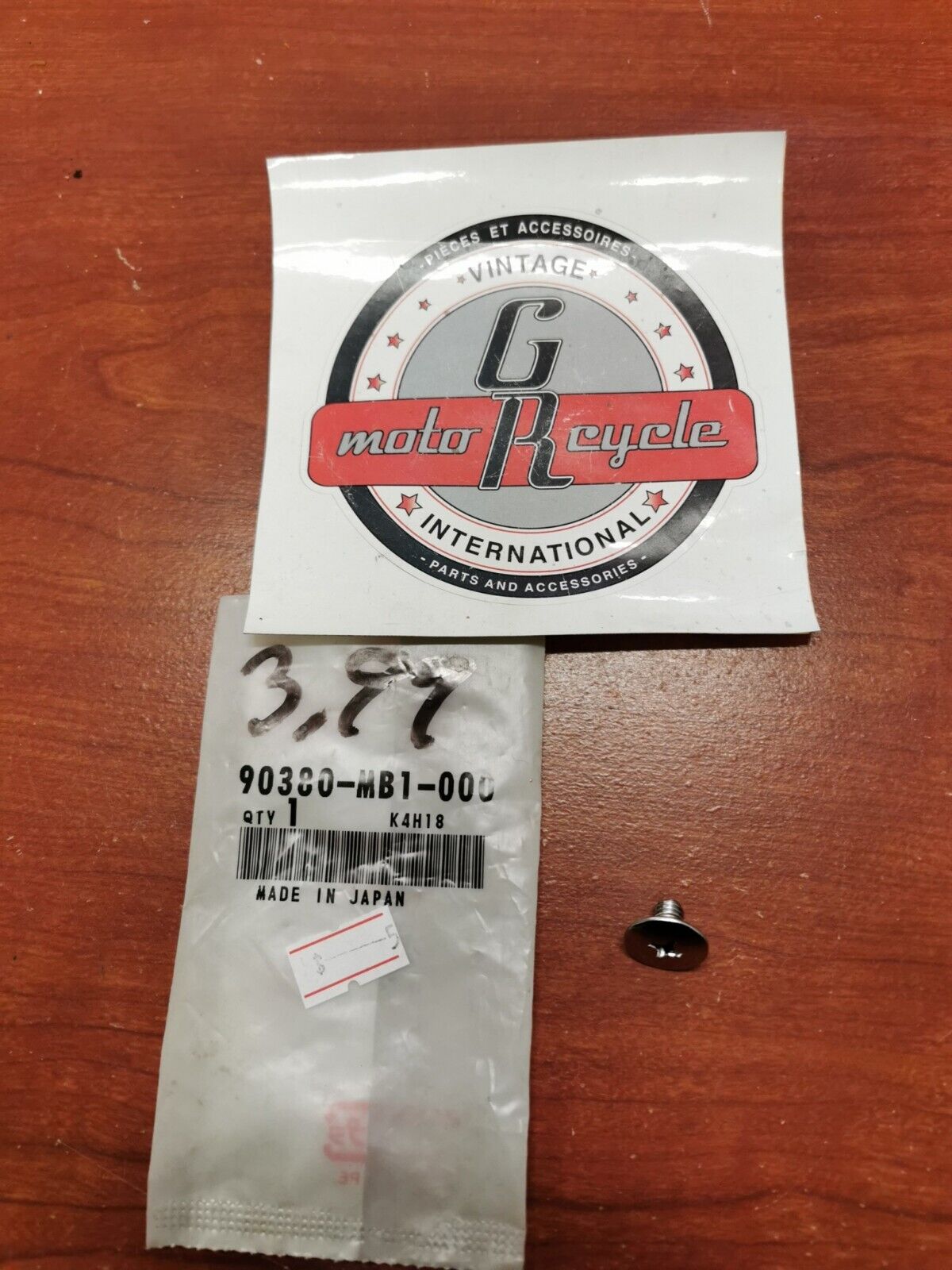 NOS Honda VT600 VT700 VT1100 VF1100 VF700 CMX250 SCREW (6X8) 90380-MB1-000 H64