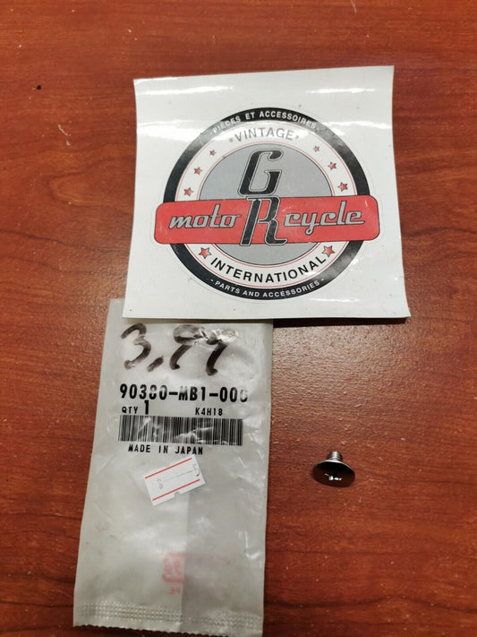 NOS Honda VT600 VT700 VT1100 VF1100 VF700 CMX250 SCREW (6X8) 90380-MB1-000 H64