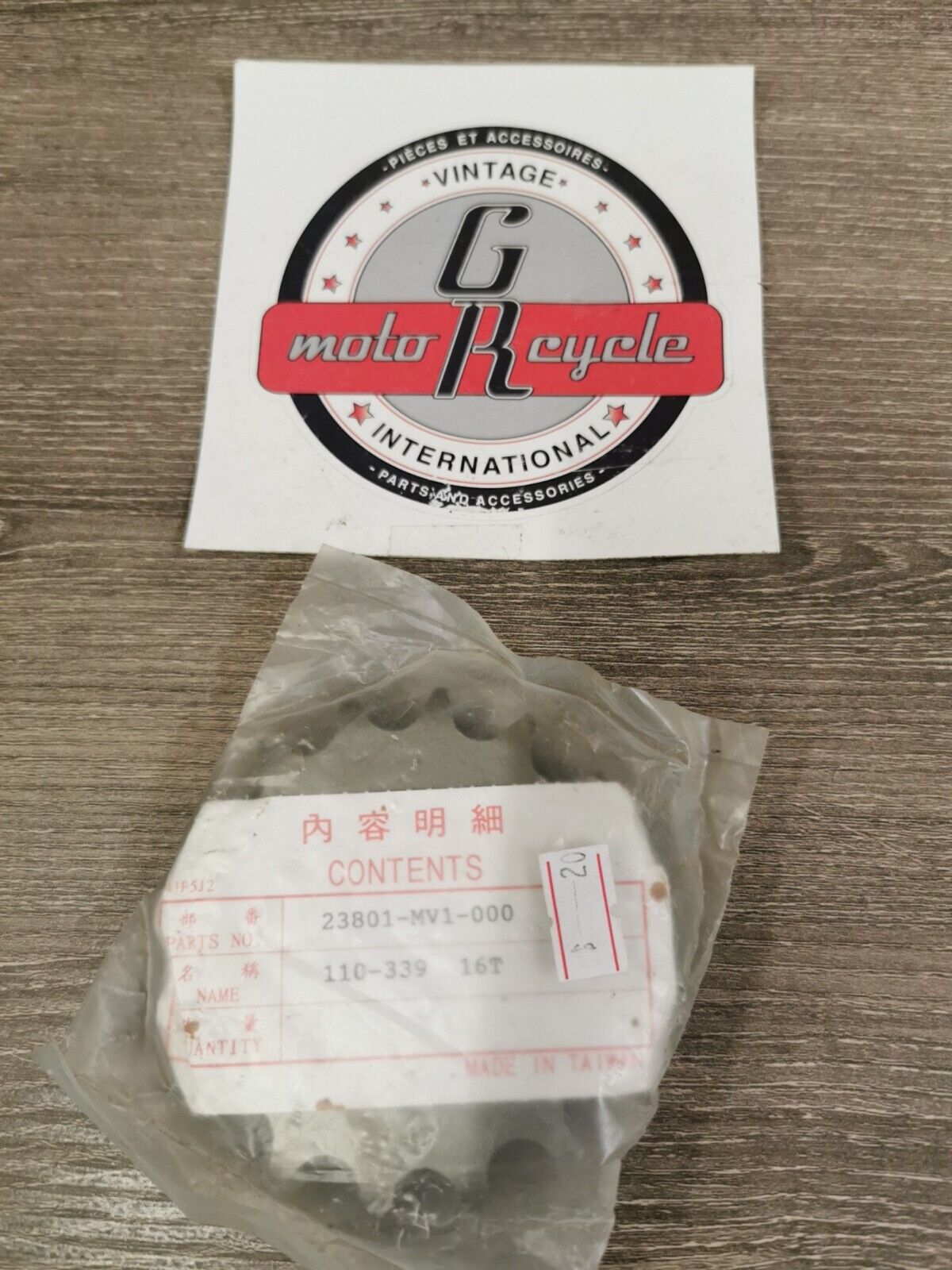 NOS HONDA XRV750 SPROKET  DRIVE 16T  110-339 J19