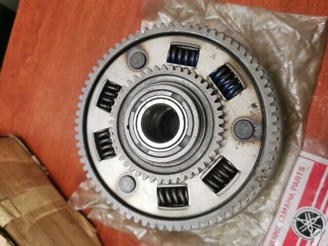 NOS Yamaha CLUTCH 447-16301-00 SUB 447-16301-01-00 256-16150-02 341-16371-1 Y171