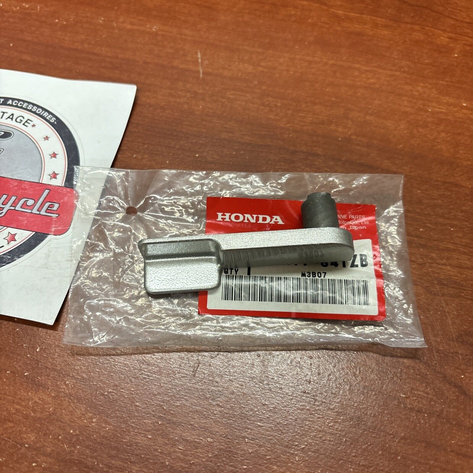 NOS Honda BF5 BF9.9 BF15 COVER LOCK LEVER 63201-ZV1-841ZB H167