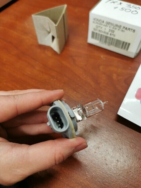 NOS Honda TRX350F TRX500F HEADLIGHT BULB 31.5/31.5 12V 33150-HN5-670 H104