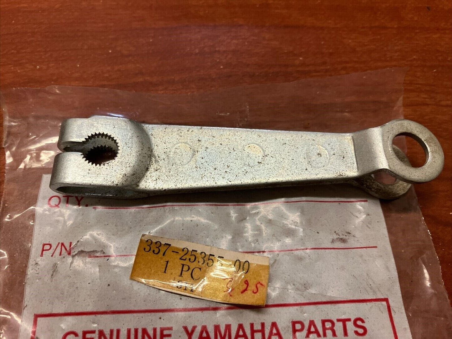 NOS Yamaha 1972 CS5 1974 - 1976 RD200 CAM SHAFT LEVER 337-25355-00-00 Y166