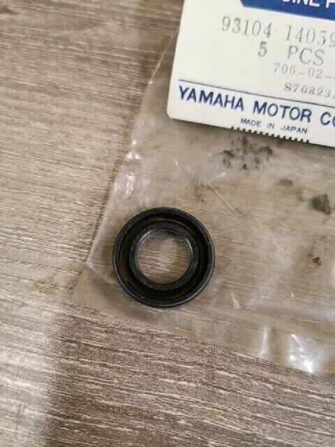 NOS YAMAHA YFS200W YFS200B RT180G XV750D IT175J OIL SEAL 93104-14059-00 Y159