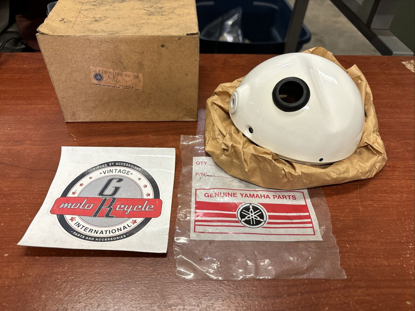 NOS Yamaha HEAD LAMP BODY 434-84130-60-36 SUB 434-84130-61-36 539-84130-00- Y171