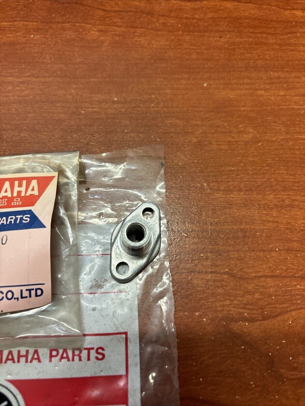 NOS Yamaha EC340 ET250 ET340 EX440 PZ480 HOUSING CAP 821-17819-00-00 Y178