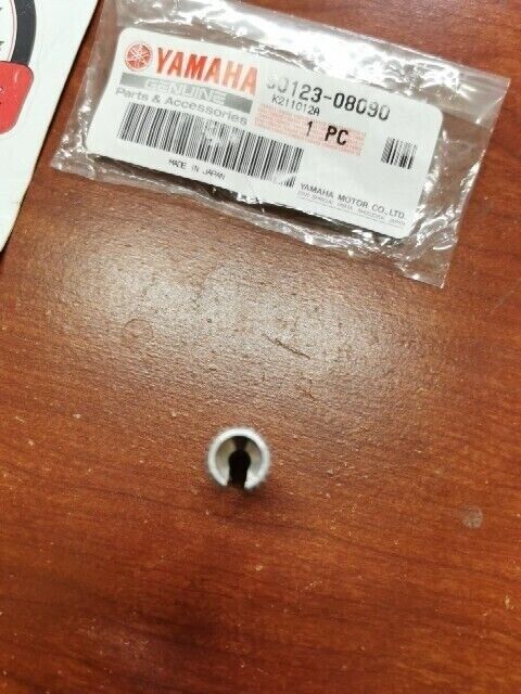 NOS Yamaha IT200 TT600 TY250 WR250 WR400 YZ125 BOLT (23X) 90123-08090-00 Y107