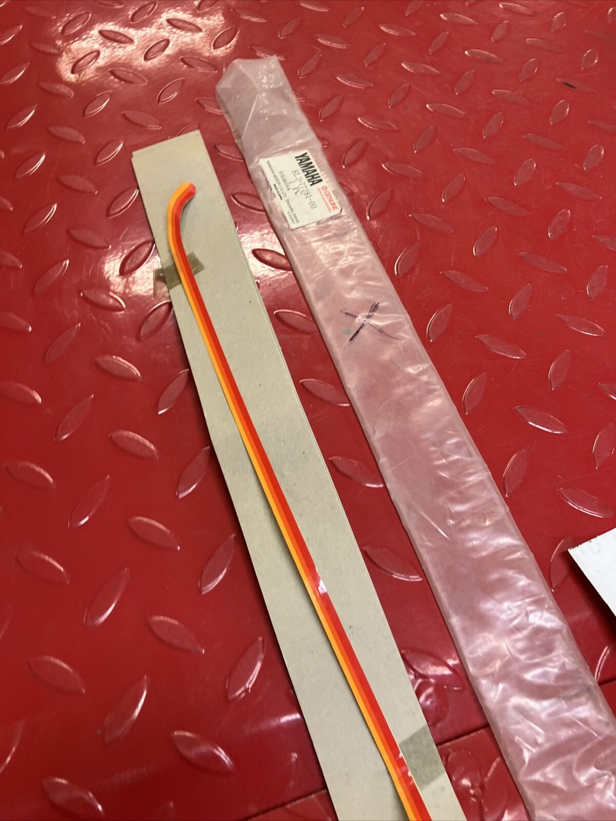 NOS Yamaha ET250 1981 DECAL STRIPE 1 8L2-77281-00-00 Y36