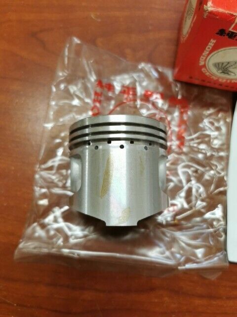 NOS Honda CB500 K1 K2 PISTON (0.75) 13104-323-000 SUB. 13104-323-405 H62