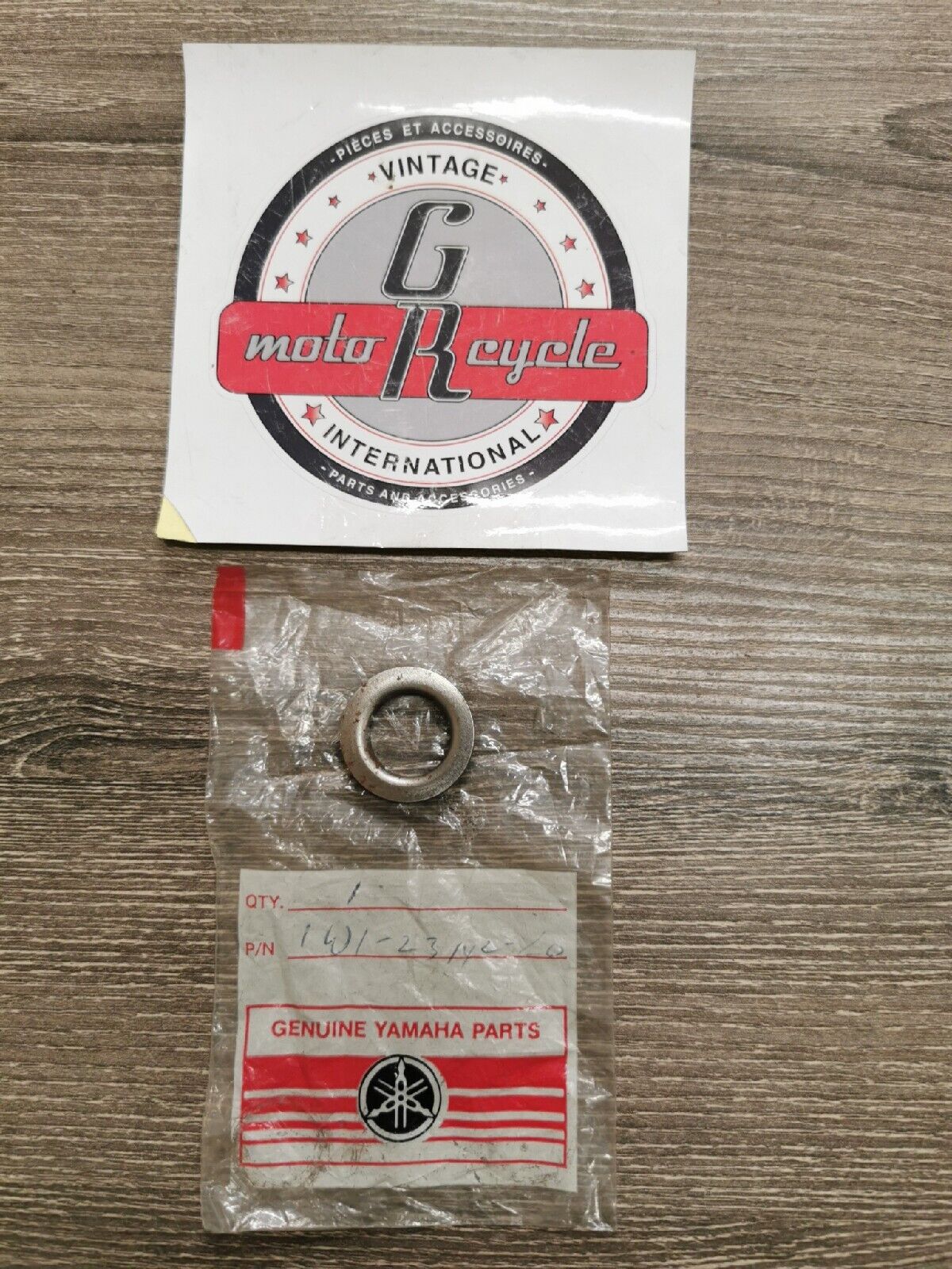 NOS YAMAHA GUIDE FORK SPRING, SEAT SPRING UPPER 1W1-23142-L0-00 Y55