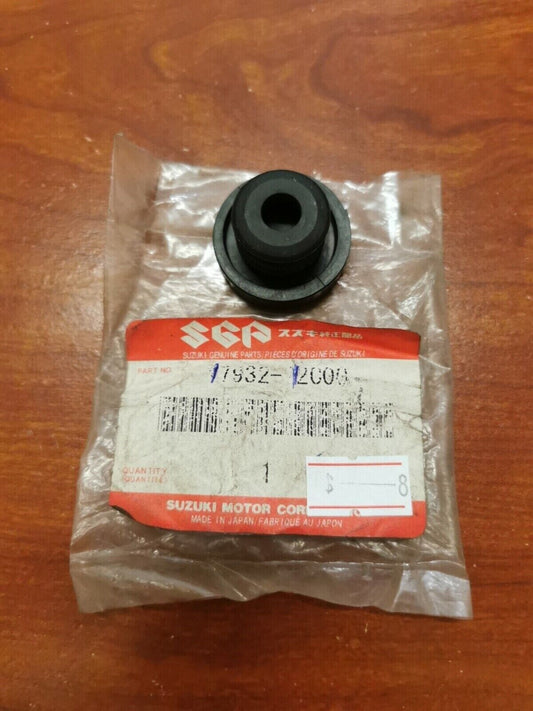 NOS SUZUKI VL800 VZ800 LT-A500 GW250 GSX1300 RESERVOIR TANK CAP 17932-12C00 S30