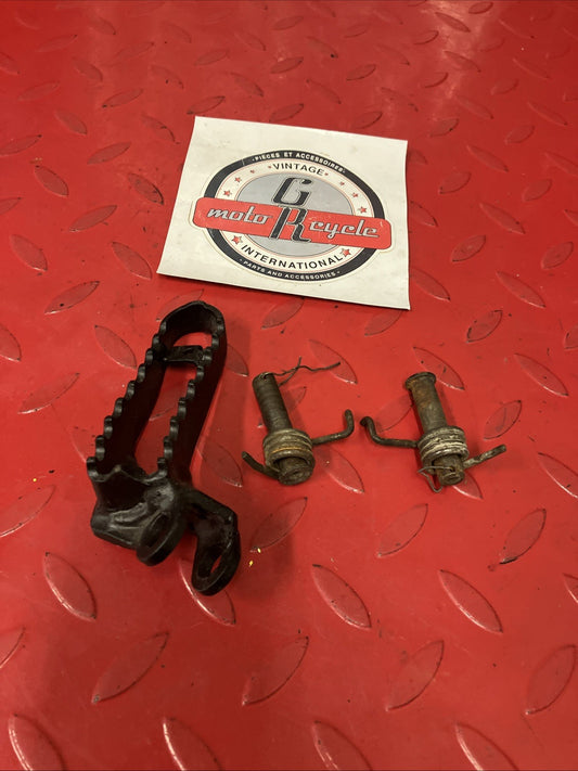 Honda CR250R 1984 Right footpeg footrest foot peg rest spring