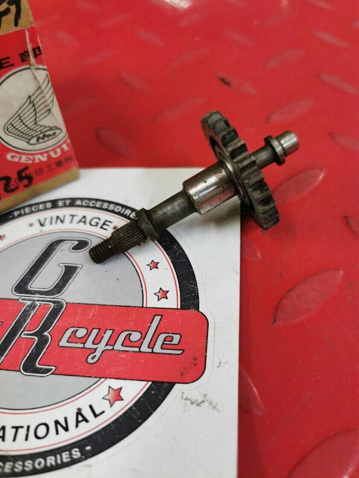 NOS HONDA CR125 1981 1982 WATER PUMP SHAFT  19230-KA3-000 H38
