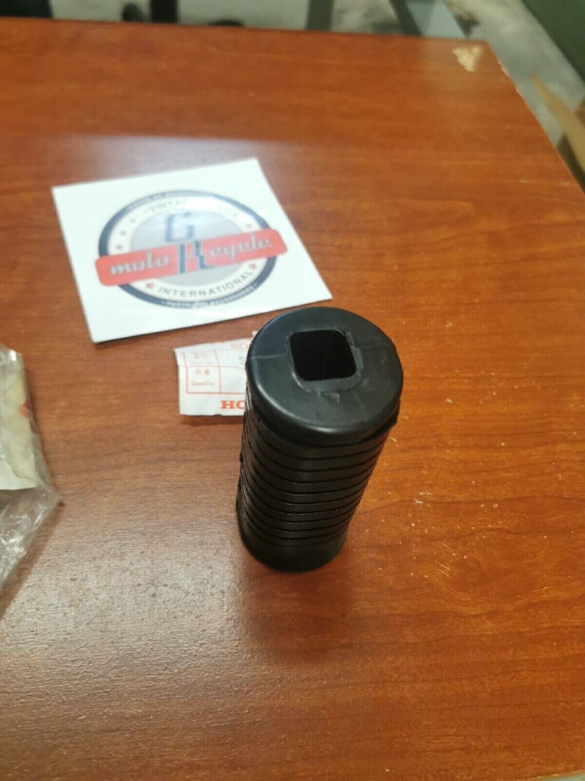 NOS Honda GL1000 CB750 GL1100 CM185 RUBBER, STEP 50661-405-000 H36 