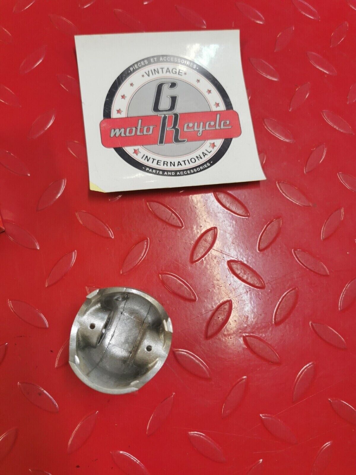 NOS YAMAHA PISTON 3 O/S 0.75 1J4-11637-00-00 SUPERCEDED 3R2-11637-01-00 Y27