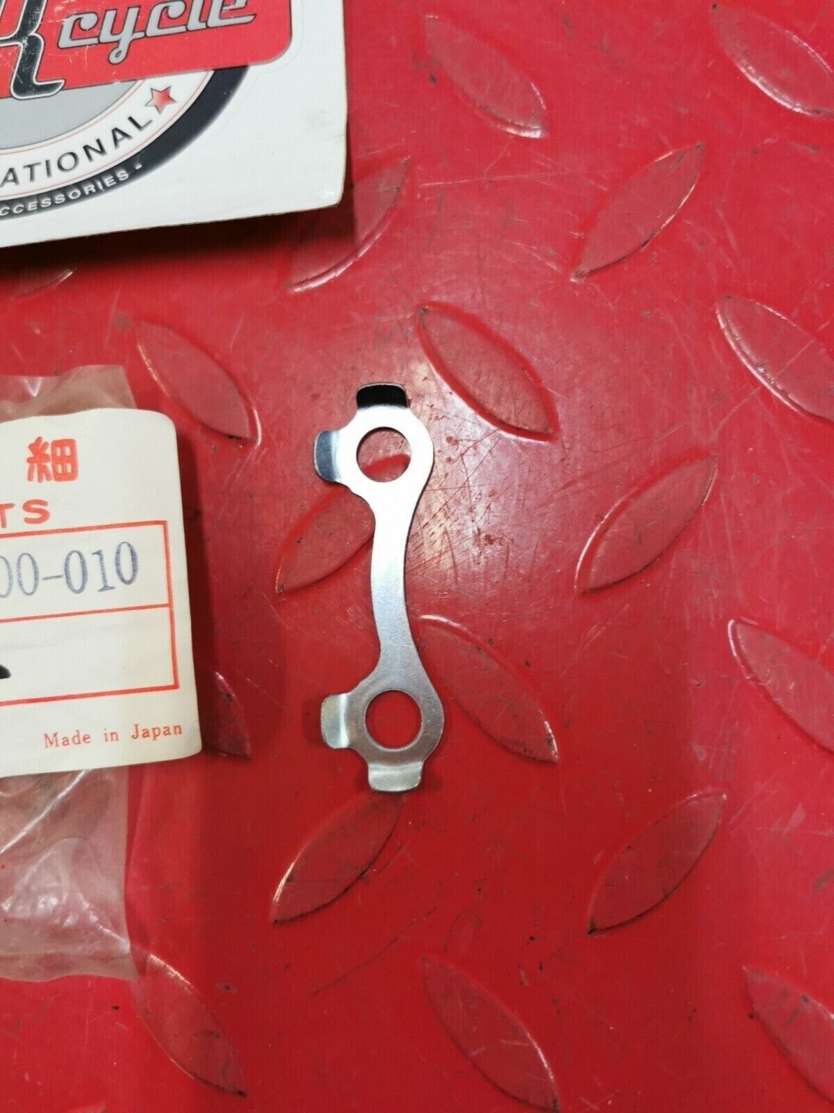 NOS Honda CB450 CB500 CB750 CB550 WASHER A8 TONGUED 90522-300-010 H32