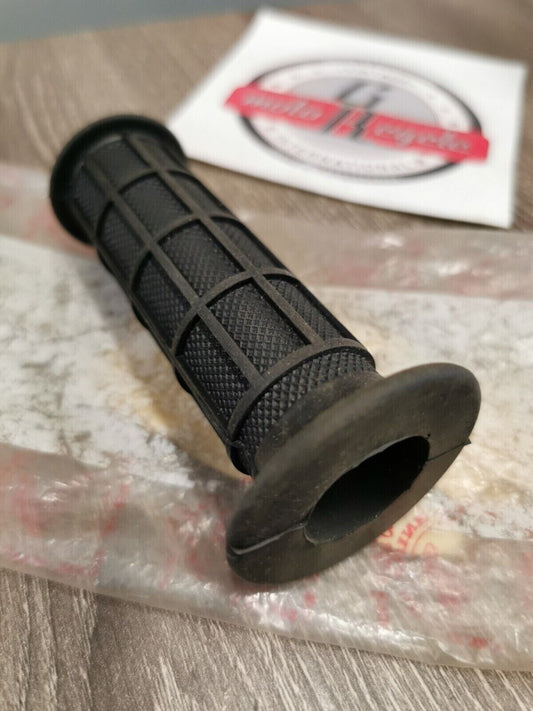 NOS HONDA Z50R RUBBER R  GRIP  53165-181-000 H59