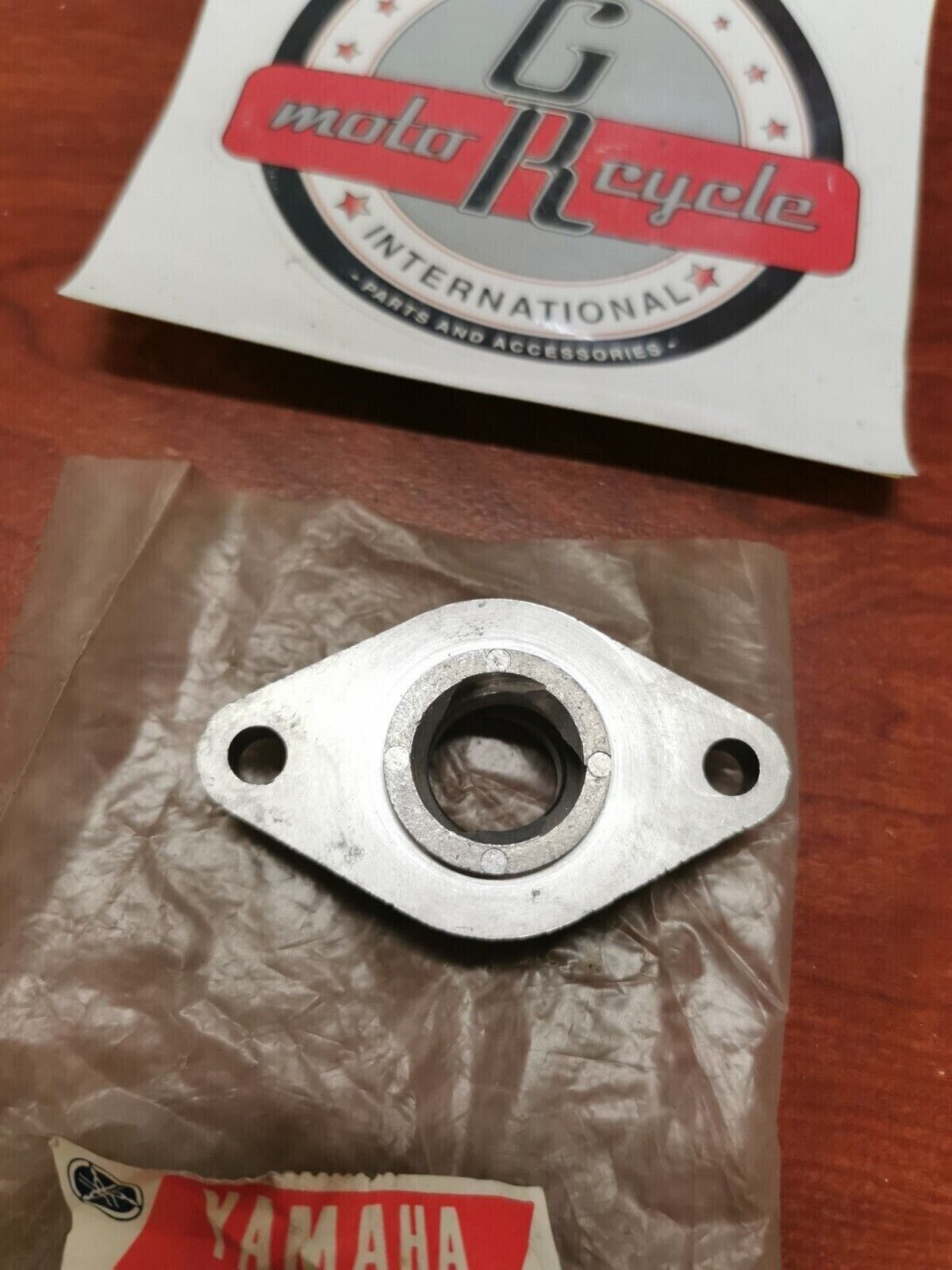 NOS Yamaha XS1 XS2 TX650 PUSH SCREW HOUSING 256-16396-00-00 Y92