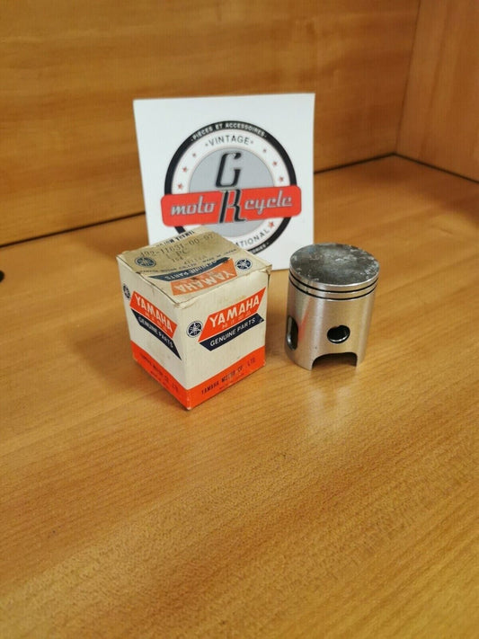 NOS YAMAHA YZ80 1974 - 1976  PISTON STD  492-11631-00-97  Y46
