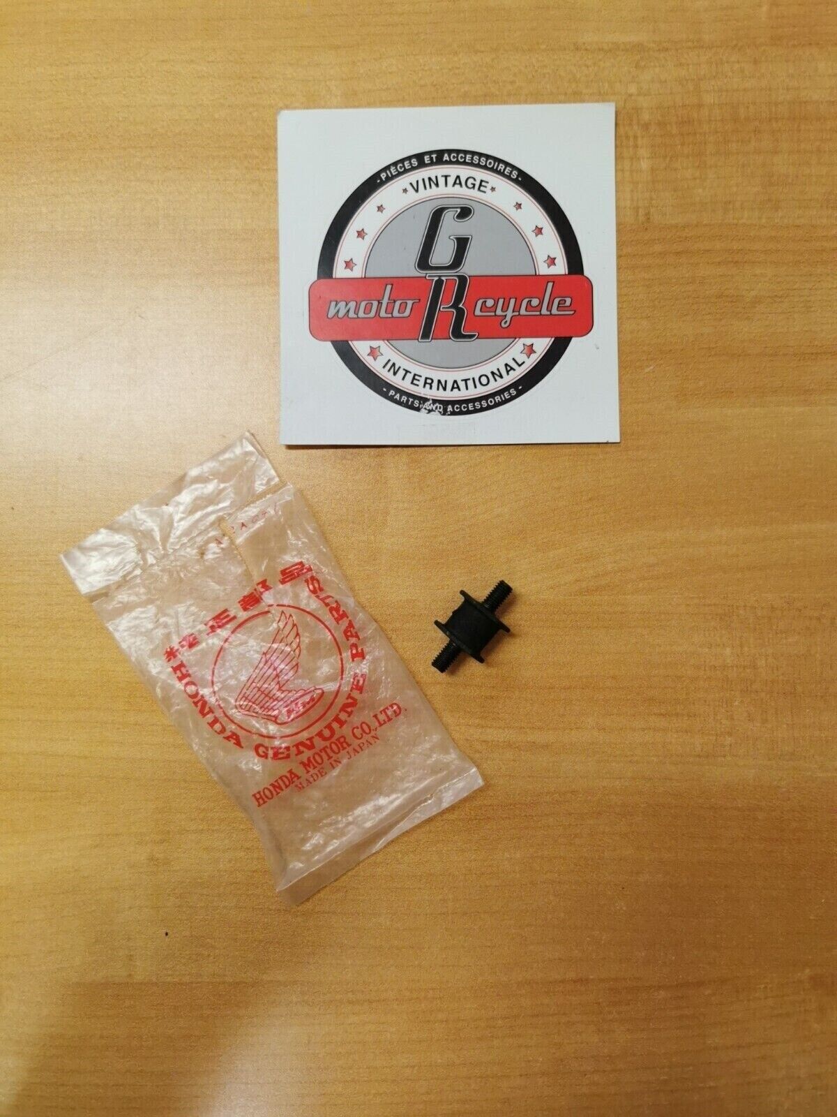 NOS Honda VT600C VT1100C  CB900C 1980 - 2007   RUBBER  85201-438-000  H29