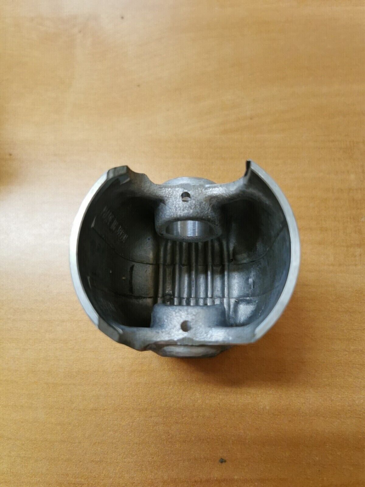 NOS SUZUKI RM125 1981  1982  PISTON   12110-14111-025   S8