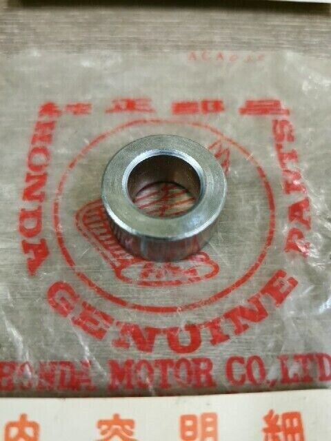 NOS HONDA CB250N CB400 1978 - 1980 COLLAR FRONT WHEEL 44311-413-000  H79