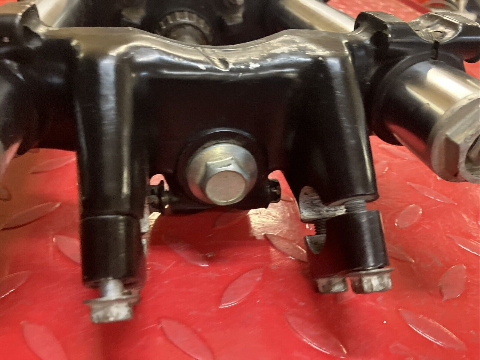 Yamaha YZ125 1977 front fork assembly triple clamp