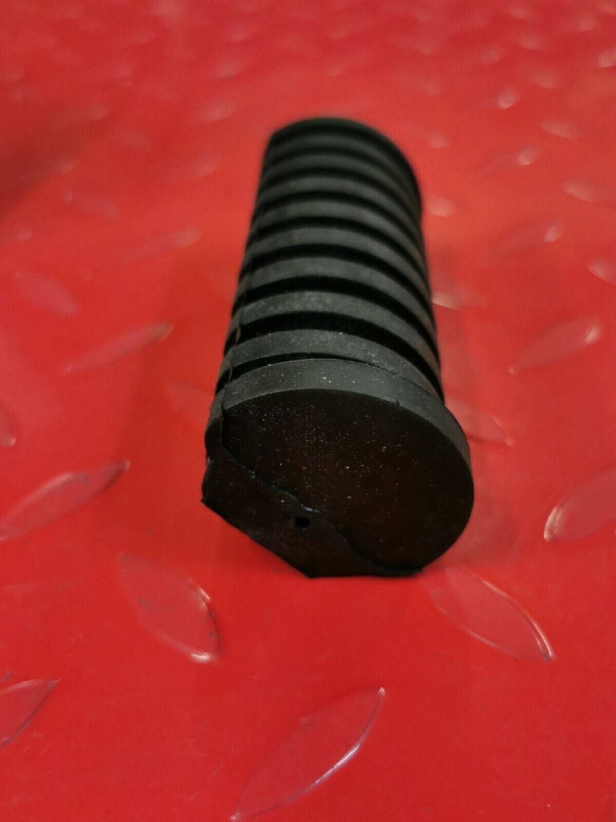 NOS YAMAHA XS1 XS2 TX650 1970 - 1973  COVER  FOOTREST 256-27413-00-00 Y50