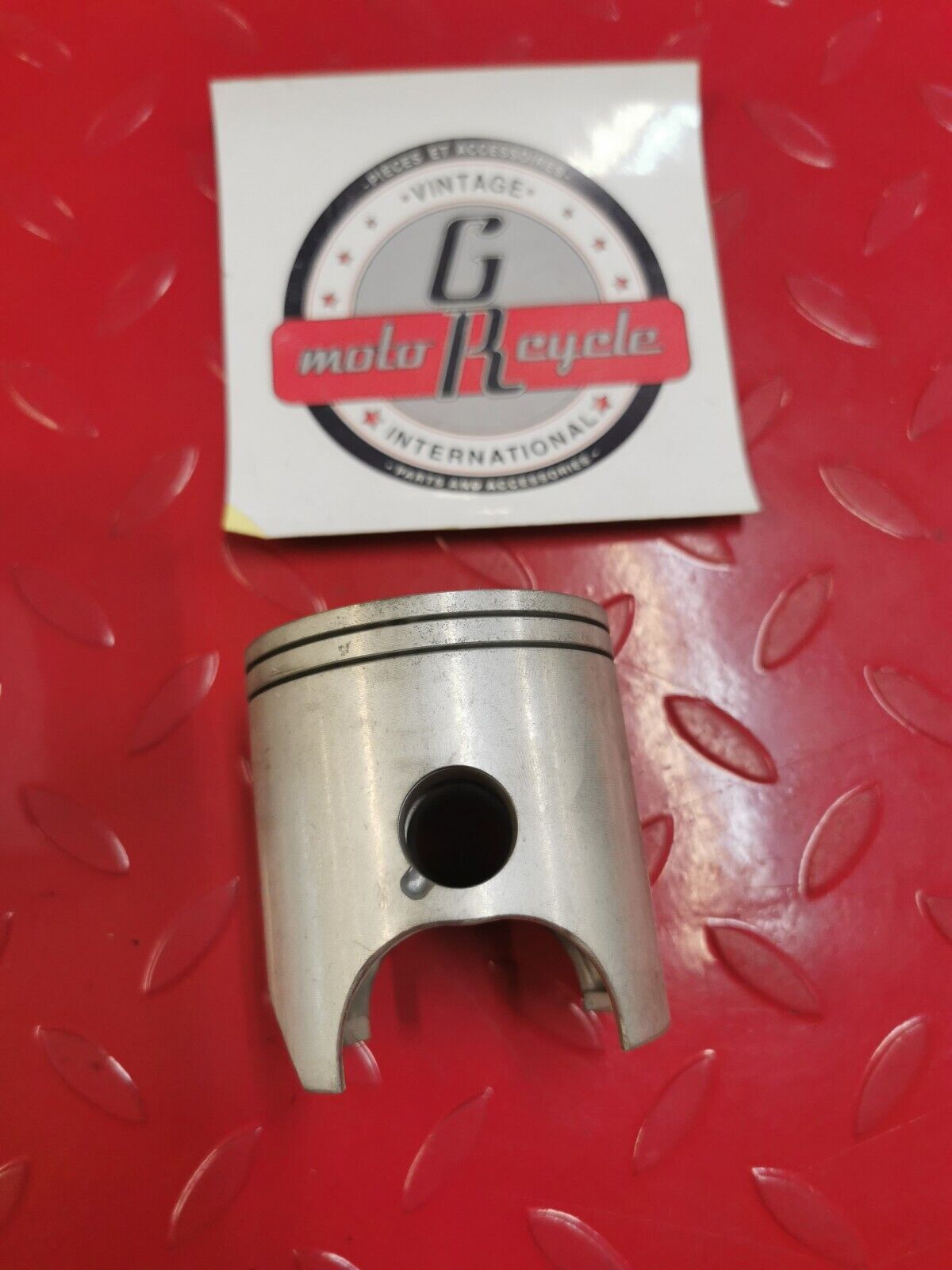 NOS YAMAHA YZ250 PISTON STD (STD) 56A-11631-00 SUPERCEDED BY 1LU-11631-01-93 Y27