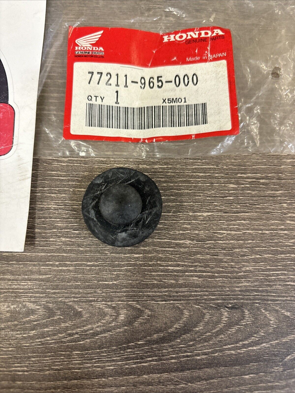 NOS Honda GL1800 A TRX200 D SEAT STOP RUBBER 77211-965-000 H134