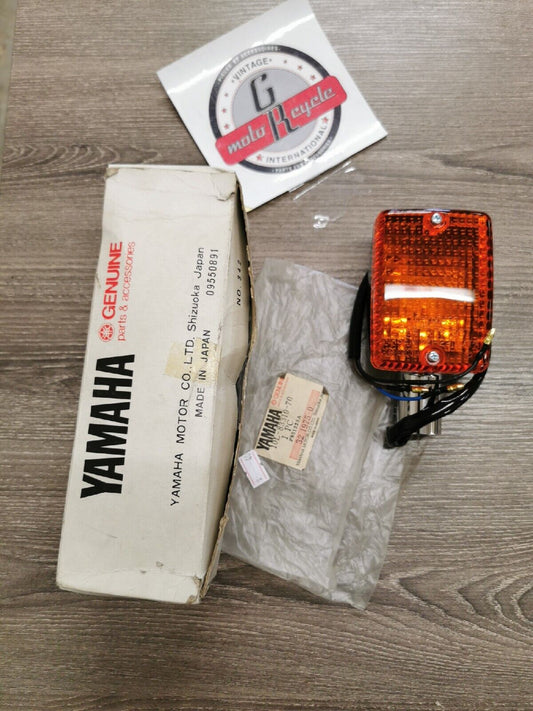 NOS YAMAHA XV920 1982 FRONT FLASHER TURN SIGNALS  10L-83310-70-00 Y54