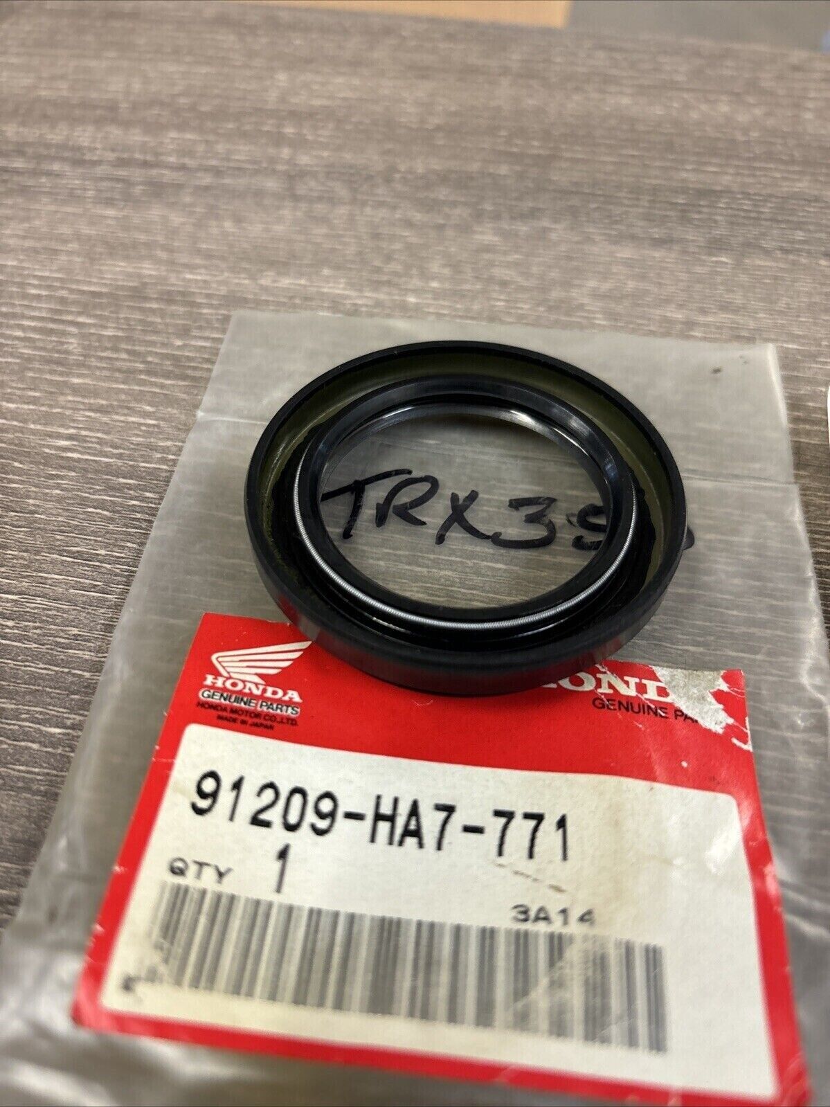NOS Honda TRX300FW TRX350 D TRX400FW DUST SEAL 40X58X7 91209-HA7-771 H124