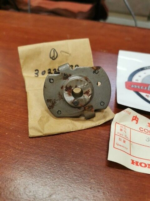 NOS Honda C50 M C65M C70M M1 K1 SPARK ADVANCER 30220-039-025 H75