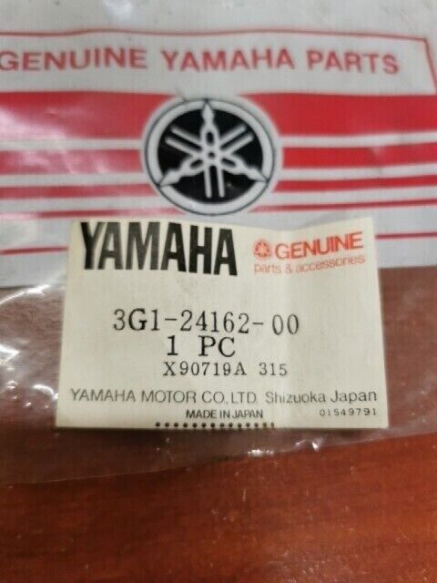 NOS Yamaha FUEL TANK EMBLEM (DAMAGED) 3G1-24162-00-00 SUB 4G7-24161-00-00 Y121
