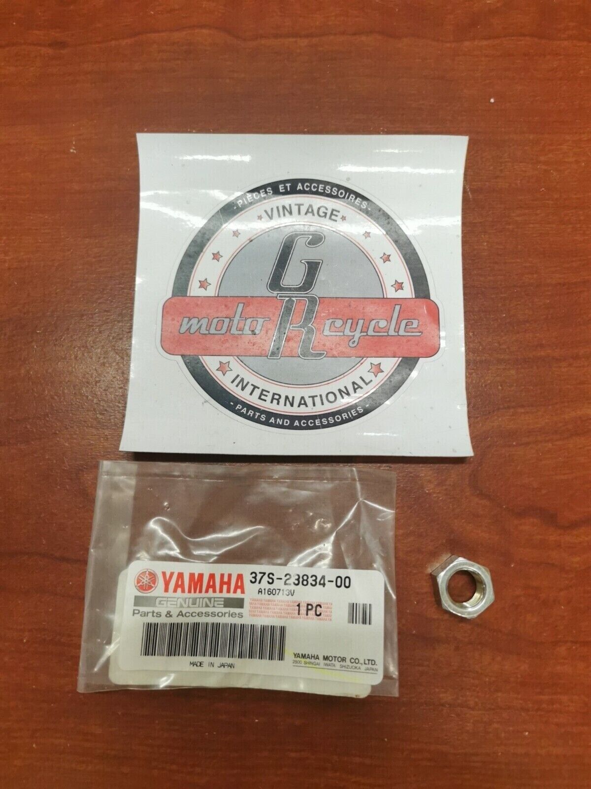 NOS Yamaha YFM350 YFM400 YFM250 YFM450 NUT 37S-23834-00-00 Y82