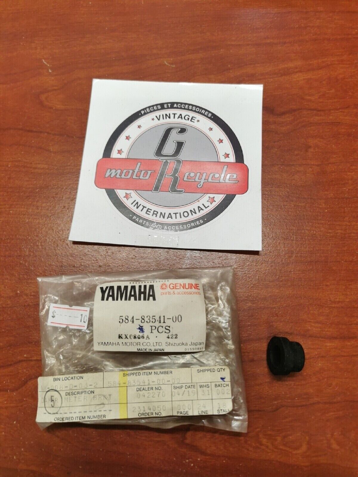NOS Yamaha METER DAMPER 584-83541-00-00 Y69
