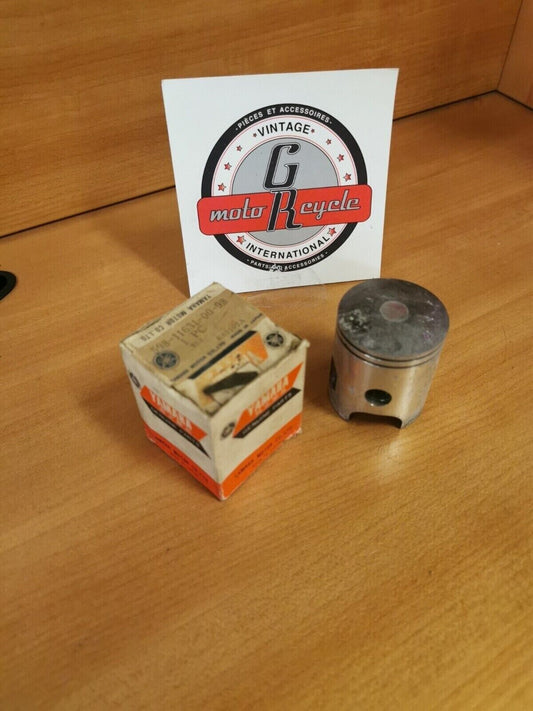 NOS YAMAHA YZ80 1976 PISTON STD SUPERCEDED BY 2J5-11631-00-97  Y46