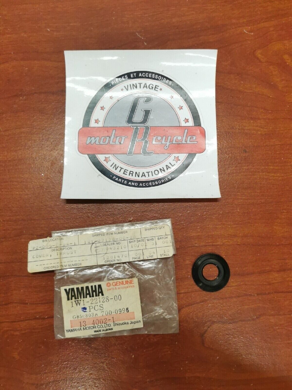 NOS Yamaha THRUST COVER 1W1-22128-00-00 Y71