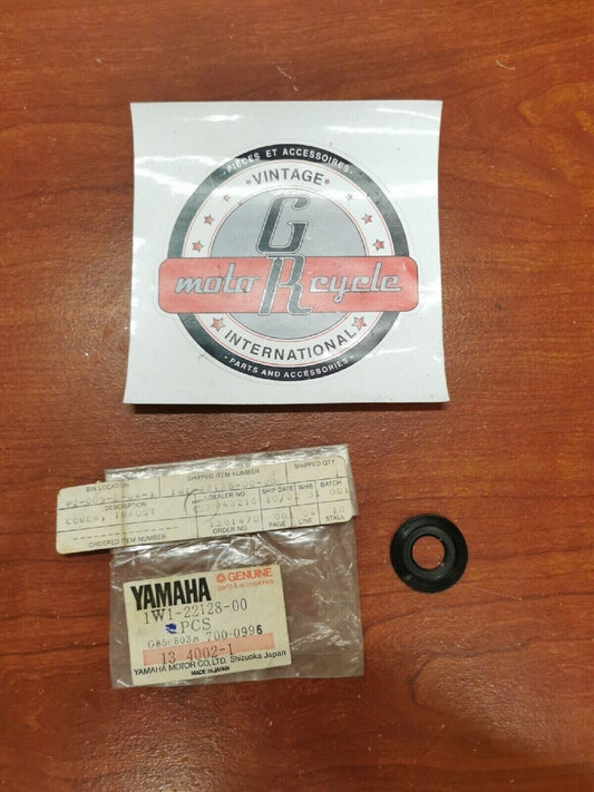 NOS Yamaha THRUST COVER 1W1-22128-00-00 Y71