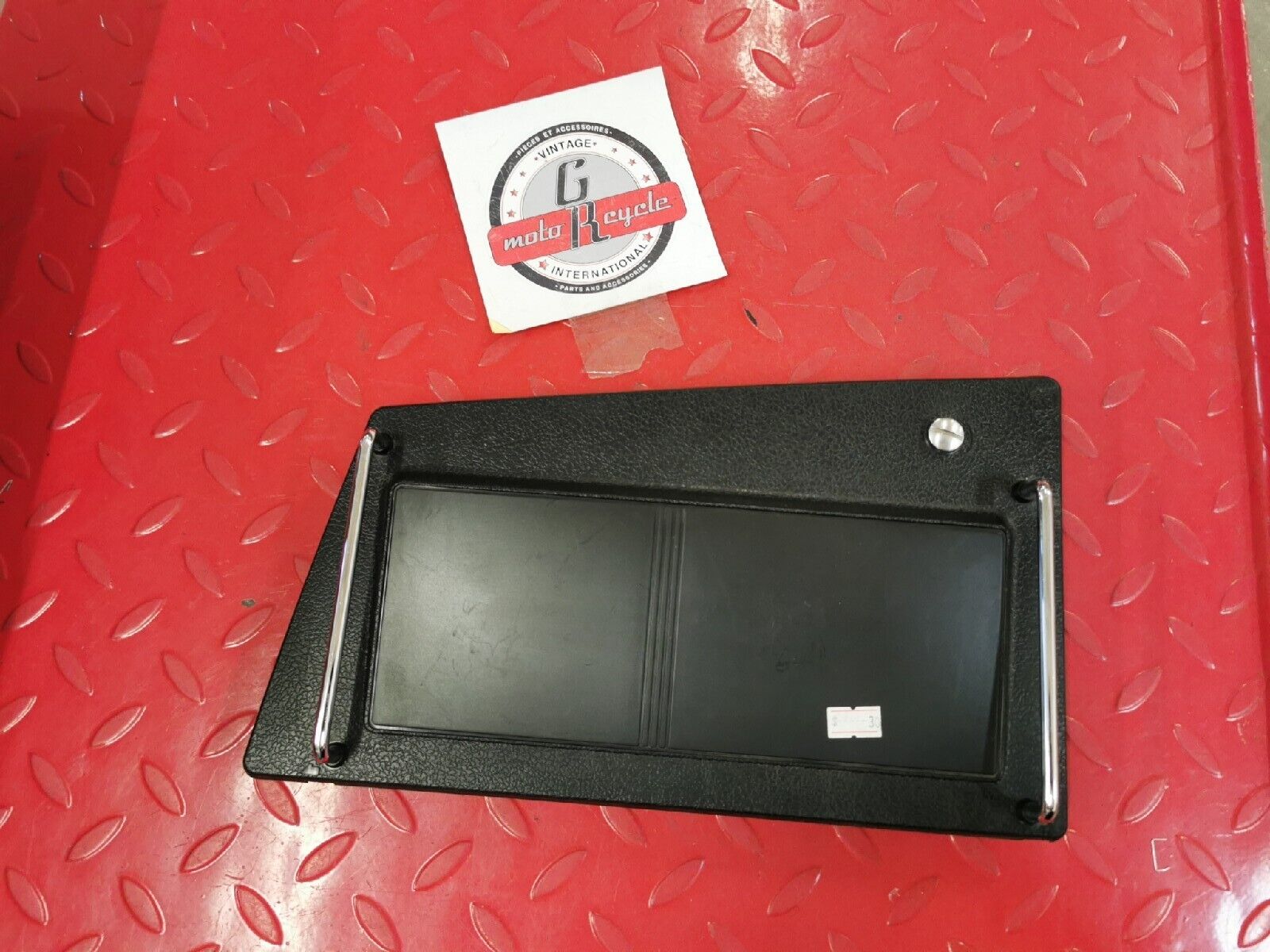 NOS YAMAHA   XVZ12   XVZ13   COVER 1     26H-28219-00-00   Y54