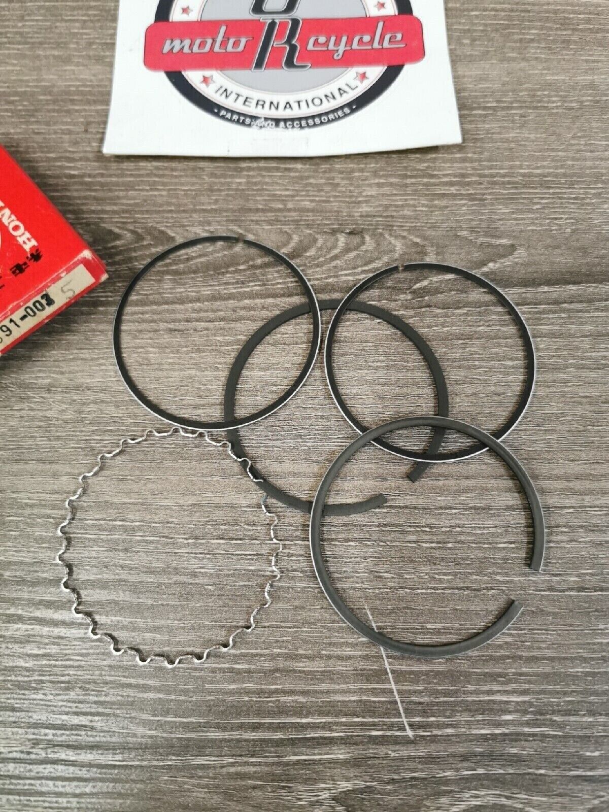 NOS HONDA XL175 1976 - 1978 RING SET PISTON 0.25  13021-391-003 H41