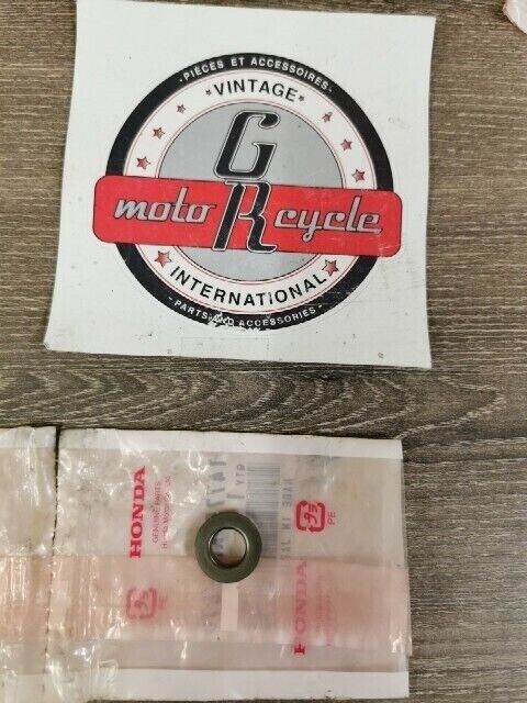 NOS HONDA CRF250R 1981 1982 SEAT SPRING VALVE 14775-KRN-670 H102