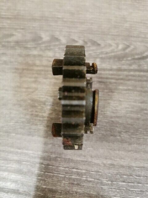 NOS HONDA CB72 GEAR 2ND M 24T 23430-268-820 H72